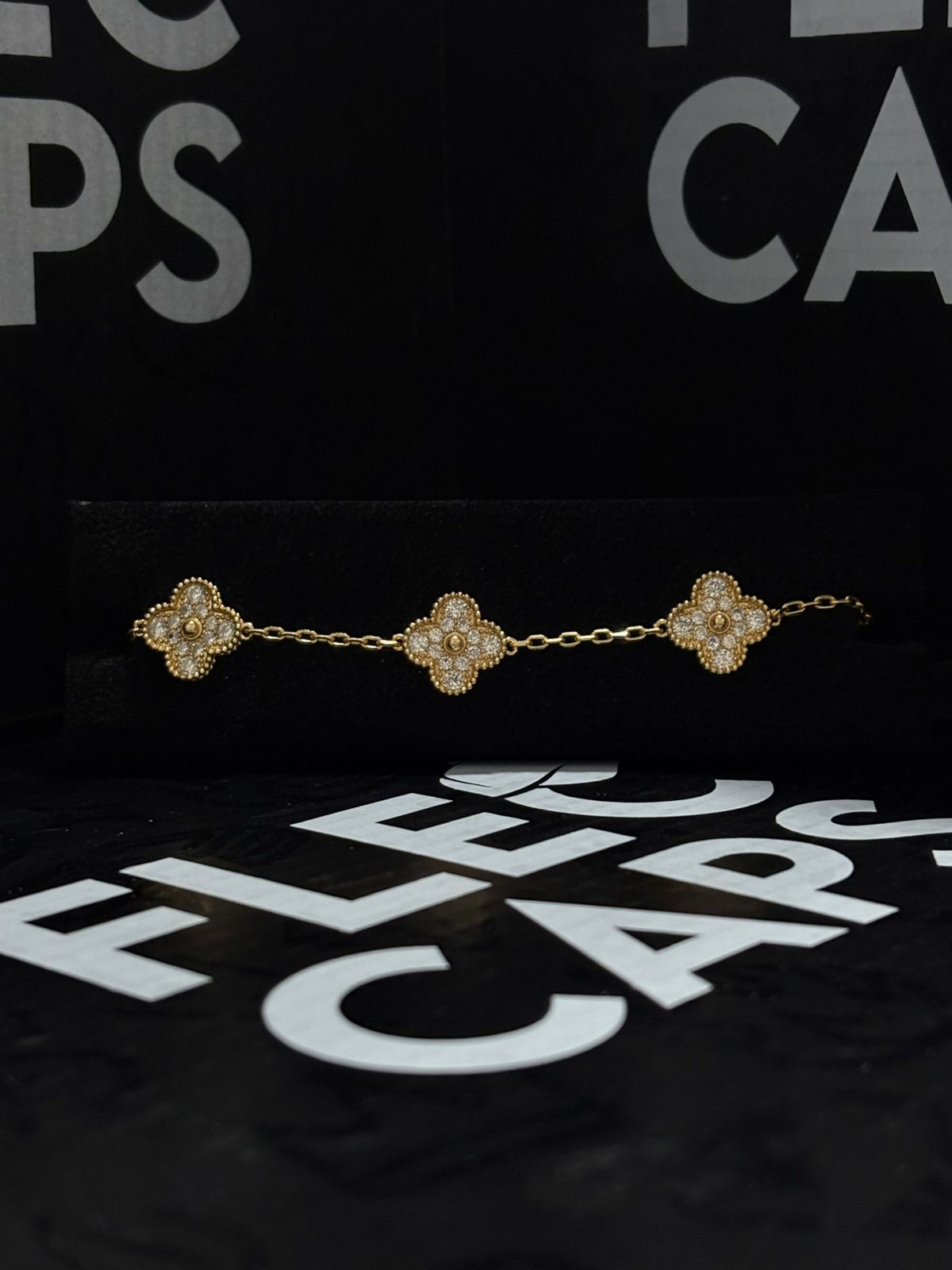 PULSO VAN CLEEF & ARPELS "COLOR DORADO" BAÑADAS EN ORO