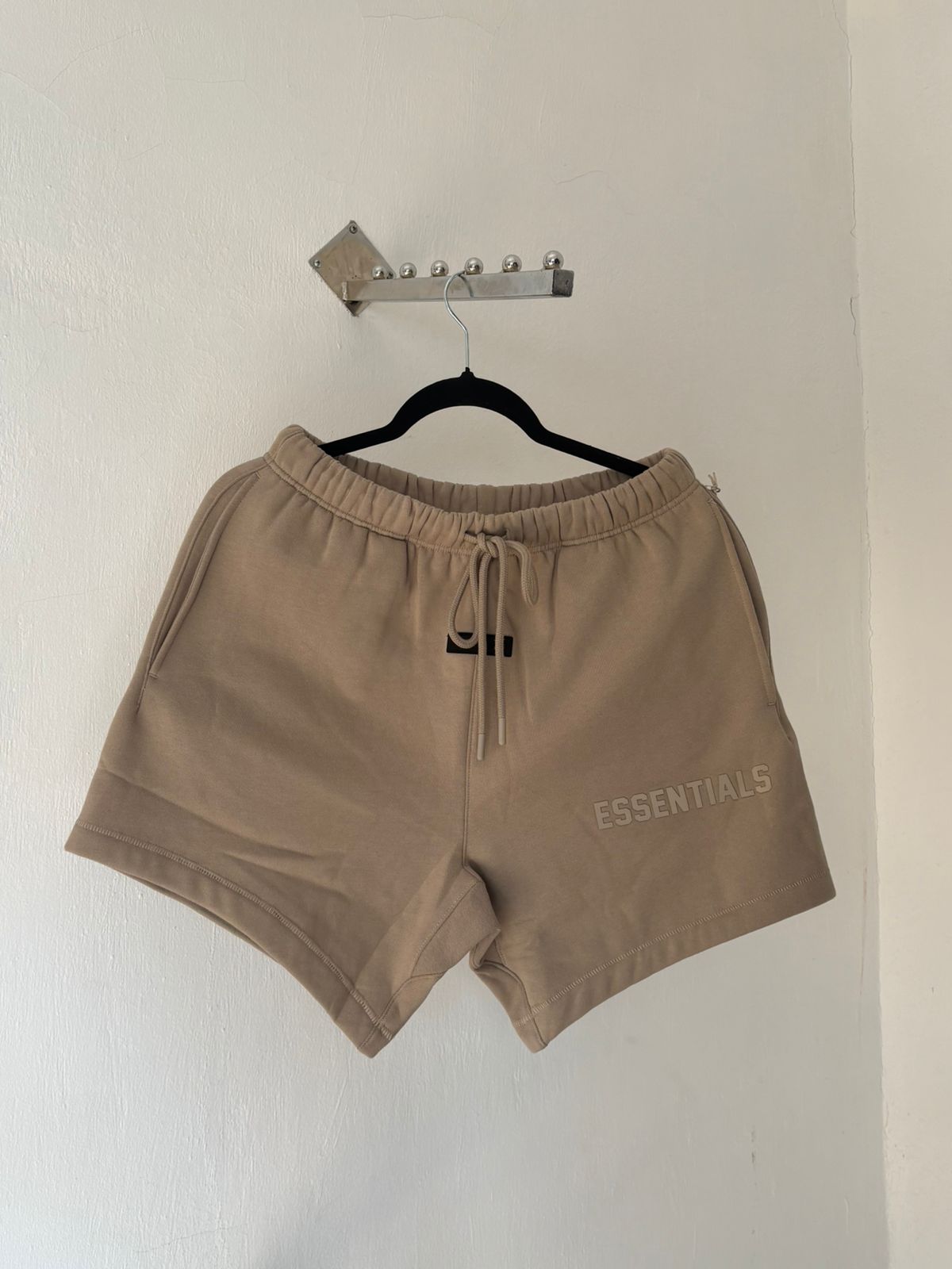 SHORT ESSENTIALS FEAR OF GOD "DUSTY BEIGE"