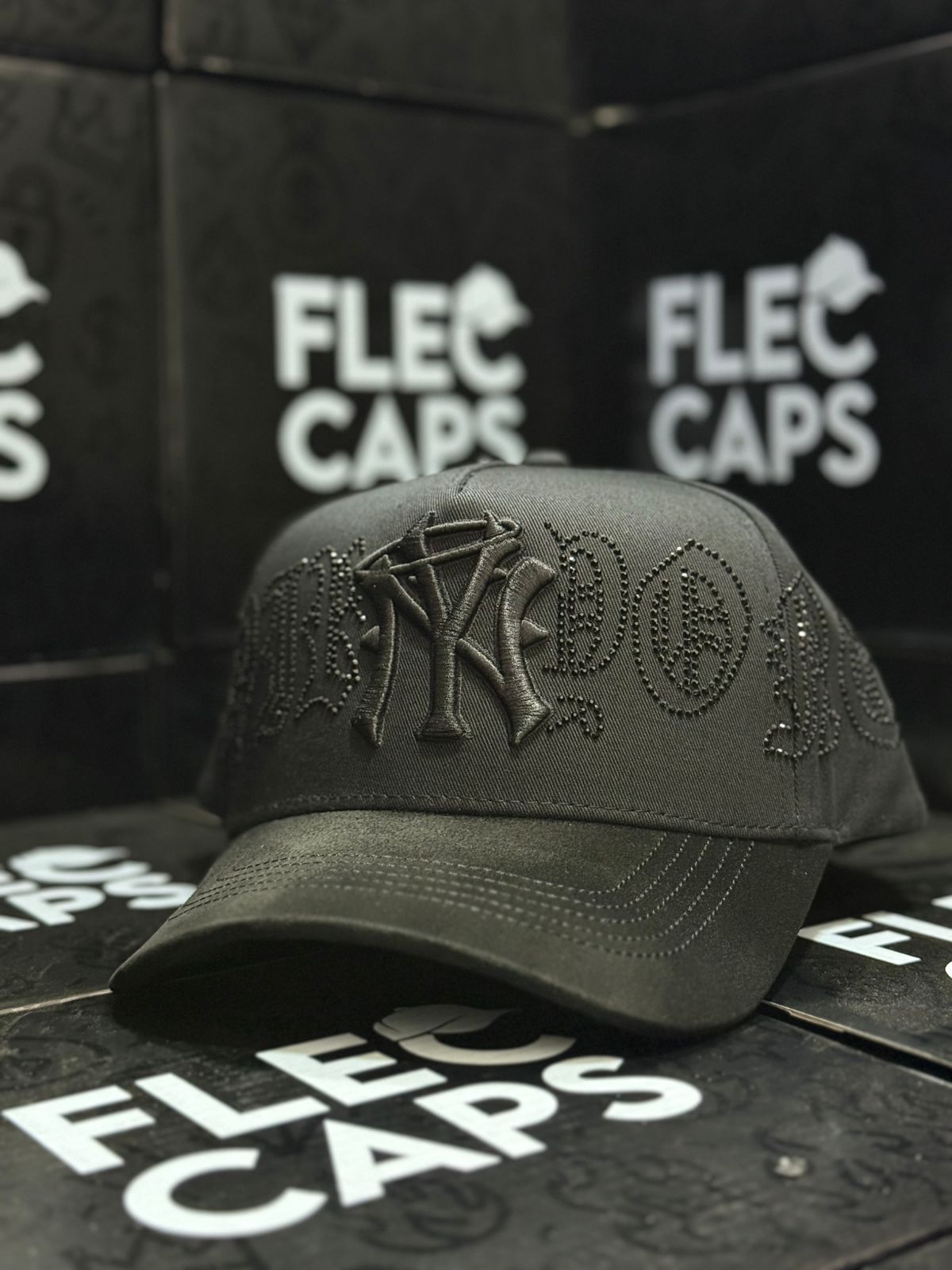 31 HATS "NY CRYSTALS BLACK"