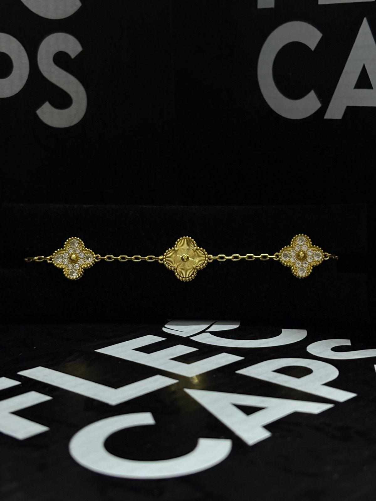 PULSO VAN CLEEF & ARPELS "COLOR DORADO" BAÑADAS EN ORO