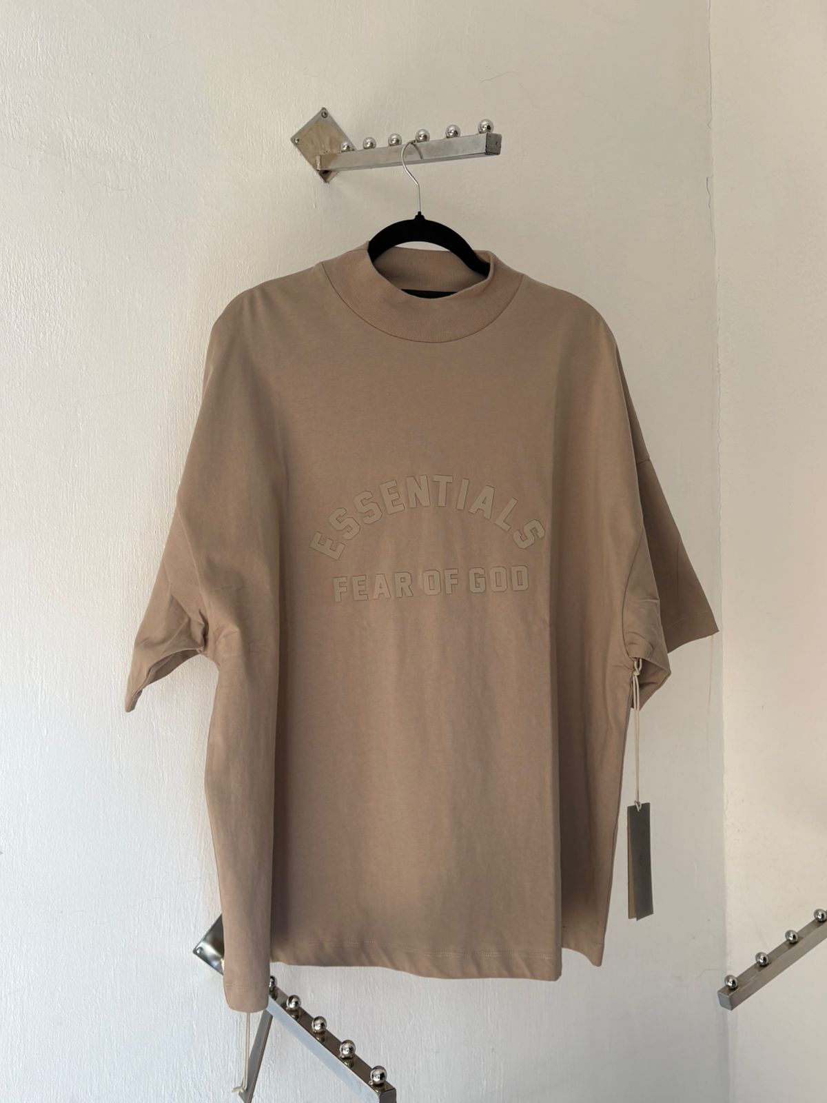 PLAYERA ESSENTIALS FEAR OF GOD "DUSTY BEIGE"