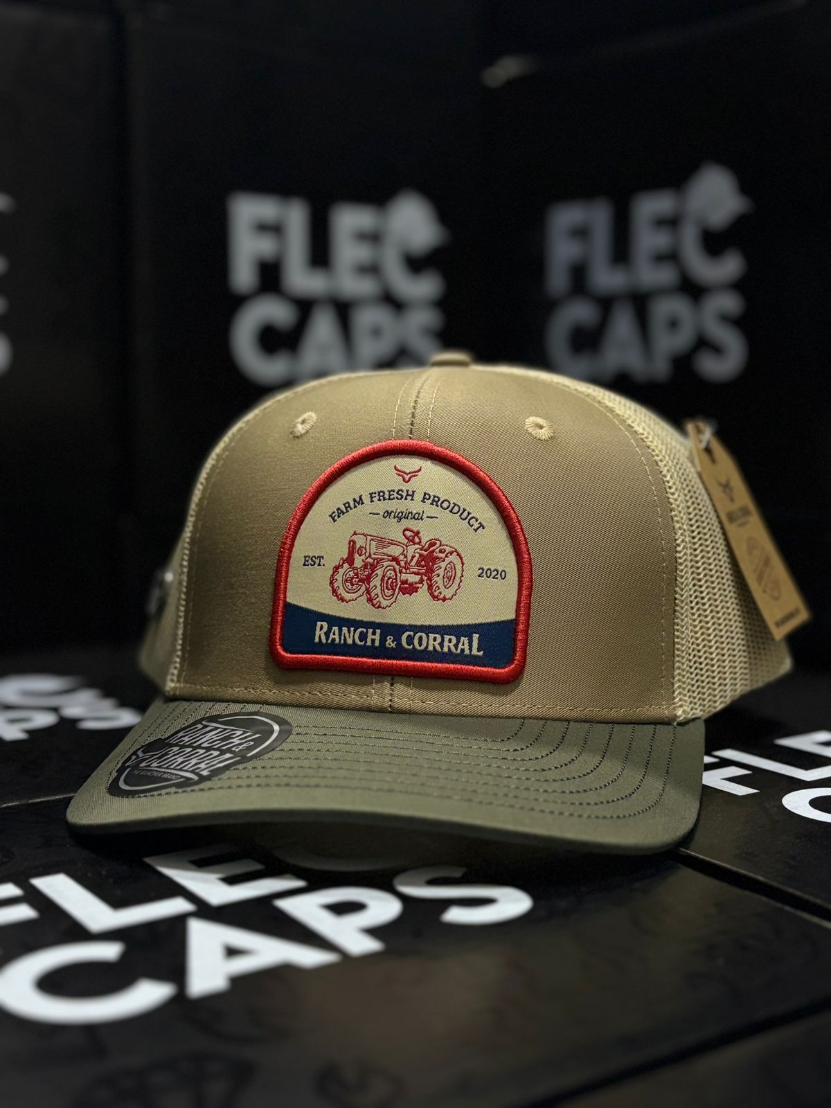 FARM FRESH PRODUCT PARCHE DE TRACTOR GORRA BEIGE/VERDE OLIVO
